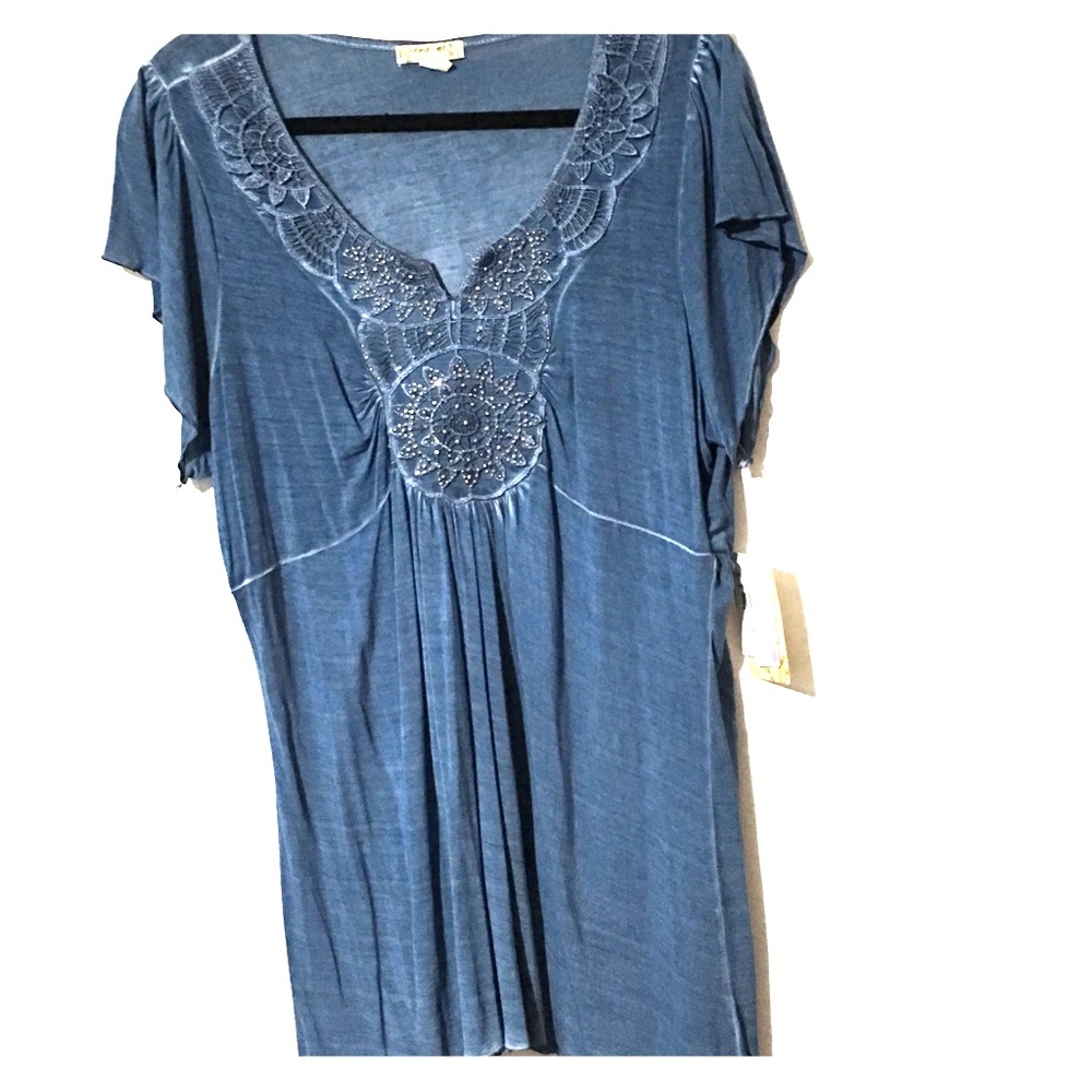 Short sleeve blue top